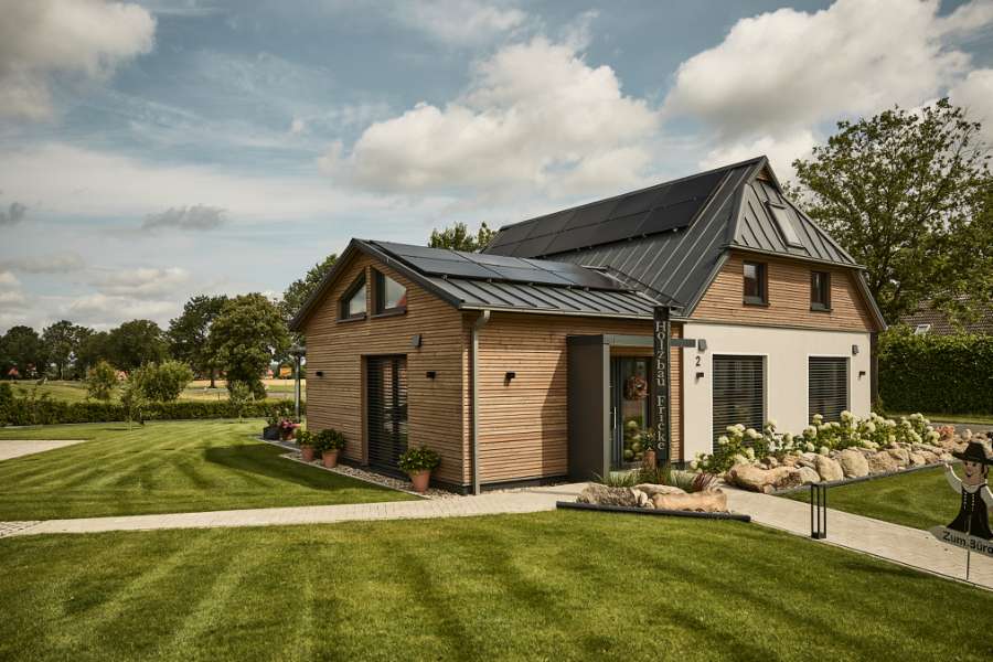 Ansprechende Mix aus Holz und Stahlprofilen, Im Ziek 1, 27374 Visselhövede